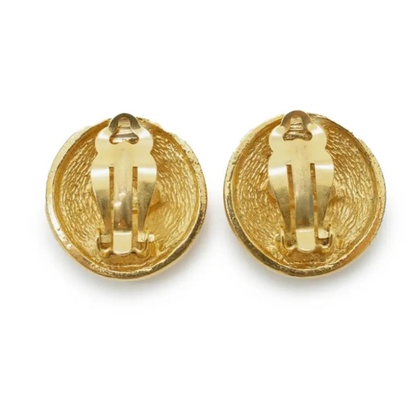 Gold quilted Chanel button earrings - Picture 8 of 11